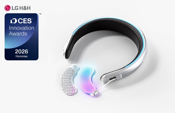 LG생활건강의 웨어러블 뷰티 디바이스 '하이퍼 리쥬버네이팅 아이 패치'. [사진=LG생활건강]